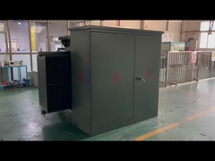 Transformateur monté sur une plate-forme en trois phases